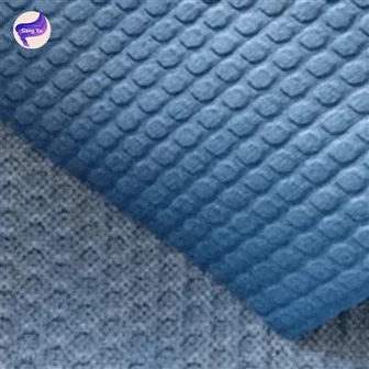 Нетканый материал из древесной массы с тиснением из полипропилена